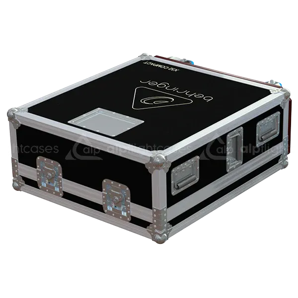 Side view of the ALP Flight Case for Behringer X32 Compact with dog house, PVC finishing and Ø80 wheels