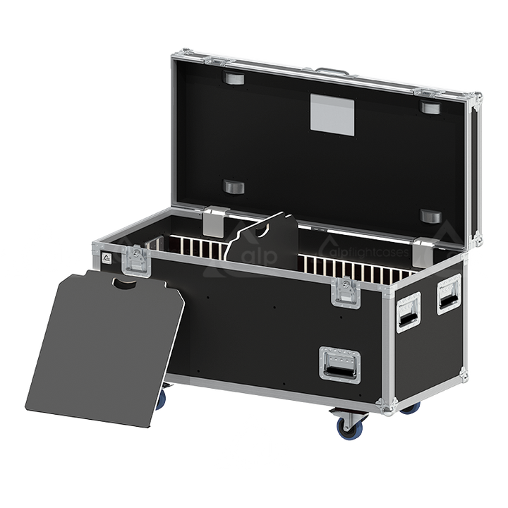 Empty interior of the 1300x600x600mm flight case trunk highlighting its optimized large capacity