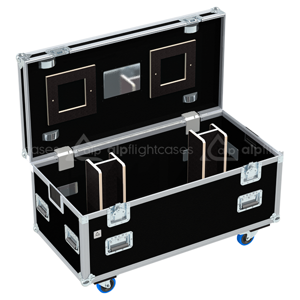 Empty interior of the Multicore PRO 1200 flight case highlighting the 1.2-meter wide storage capacity